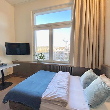 Oberdeck Studio Apartments - Adults Only Hamburg Exterior photo A room at the hotel