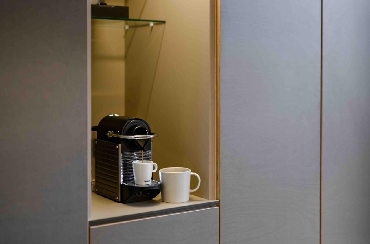Oberdeck Studio Apartments - Adults Only Hamburg Exterior photo A Nespresso coffee machine in a hotel room