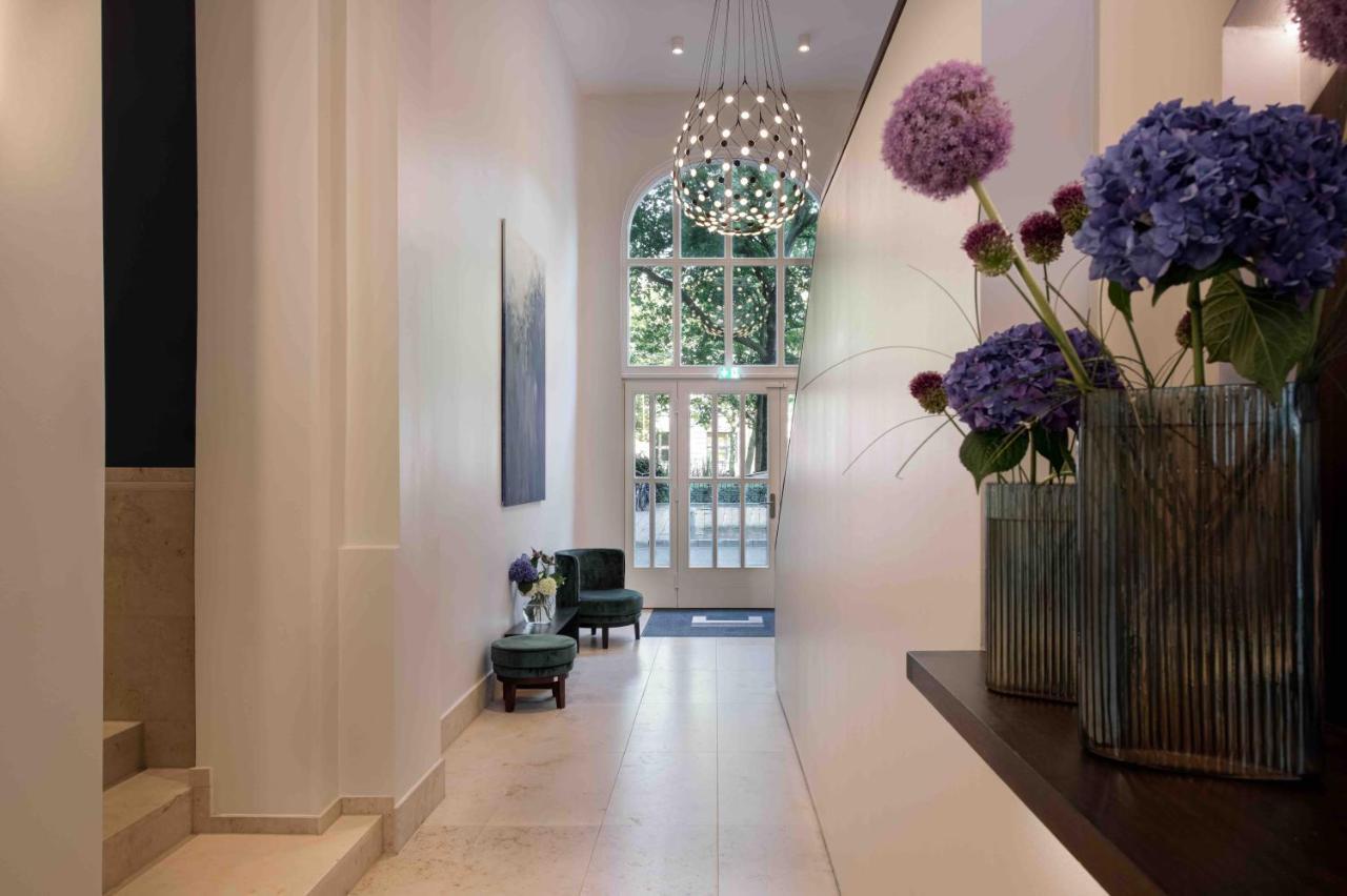 Oberdeck Studio Apartments - Adults Only Hamburg Exterior photo Entrance Hall