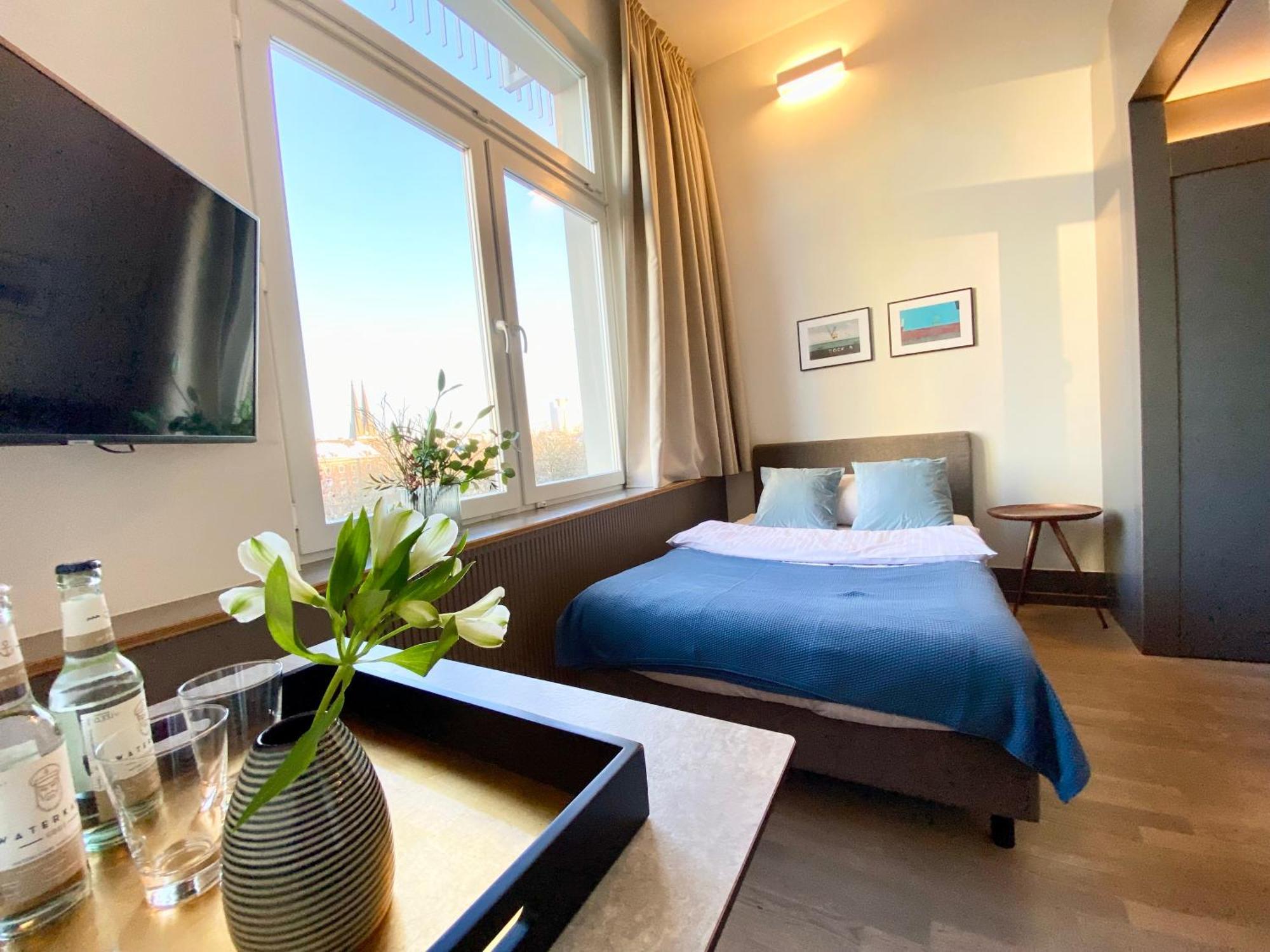 Oberdeck Studio Apartments - Adults Only Hamburg Exterior photo A room at the hotel